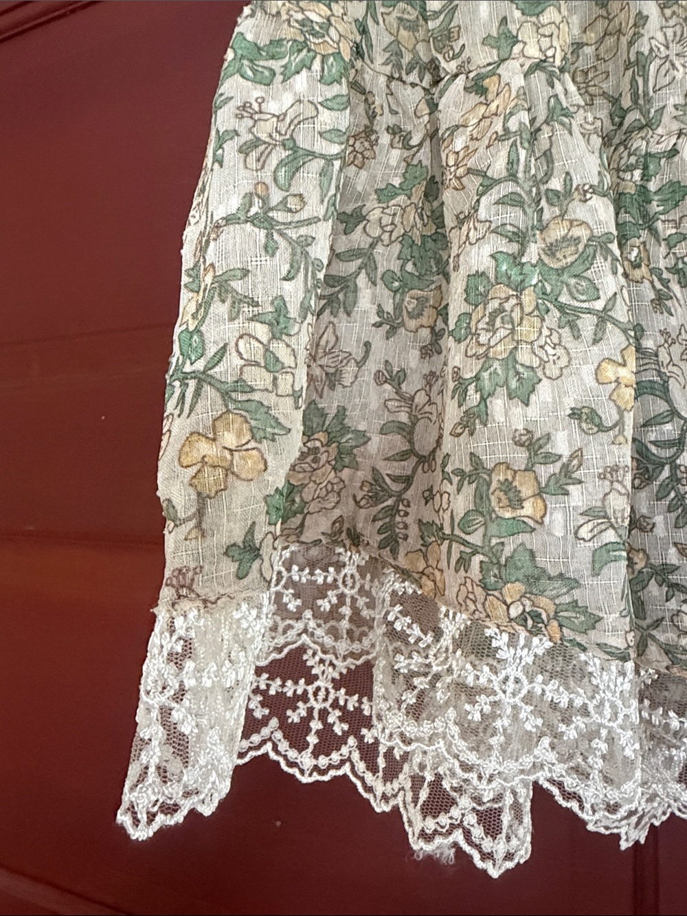 Bohemela Floral Lace Trim Sleeveless Blouse in Cream and Green NWT - Picture 2 of 7